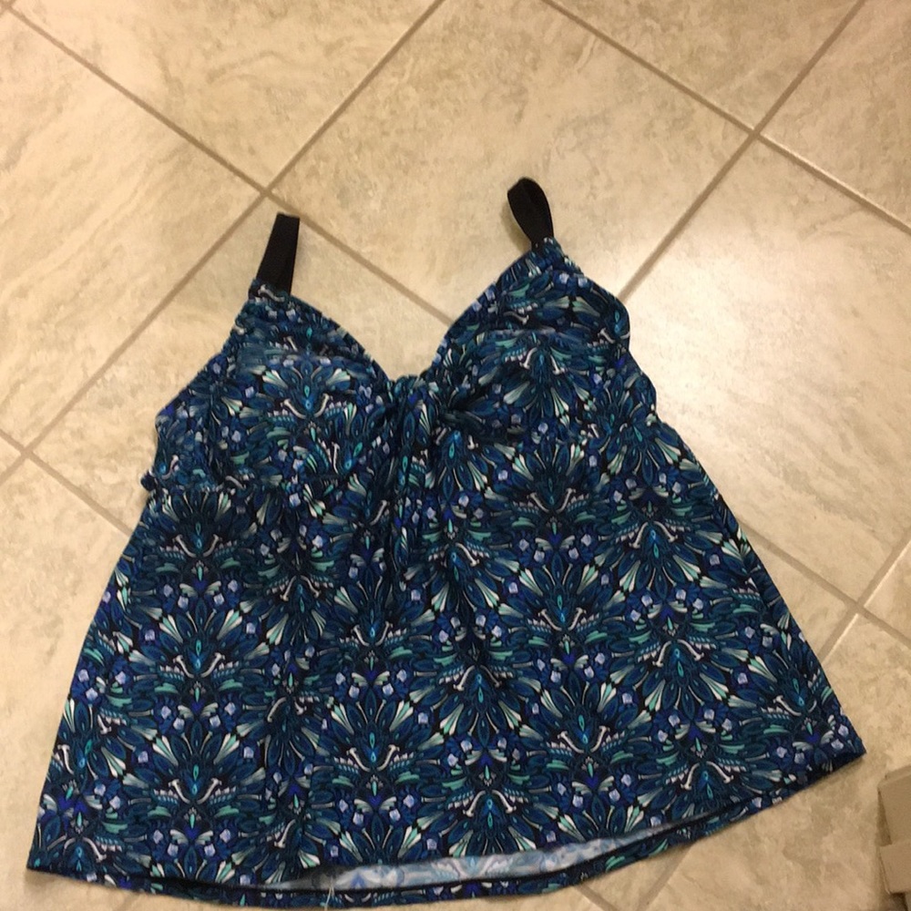 Ava &Viv Swim Top 22W, NWOT
